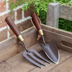 Burgon & Ball Dark Wood Hand Fork -Gardens And Landscaping burgon ball dark wood hand fork5019360201564 02i bq