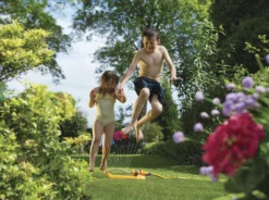 Hozelock Plus Swinging Sprinkler -Gardens And Landscaping hozelock plus swinging sprinkler5010646037679 01i