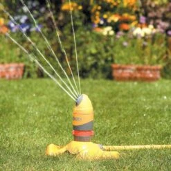 Hozelock Pro Oscillating Rotary Sprinkler -Gardens And Landscaping hozelock pro oscillating rotary sprinkler5010646042819 01bq