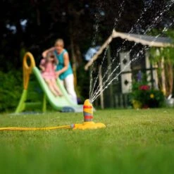 Hozelock Pro Oscillating Rotary Sprinkler -Gardens And Landscaping hozelock pro oscillating rotary sprinkler5010646042819 04bq