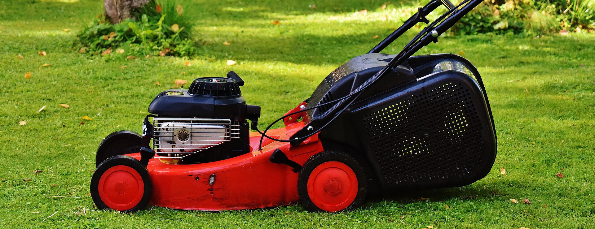 Gardens And Landscaping -Gardens And Landscaping lawn mower 1593898 1920