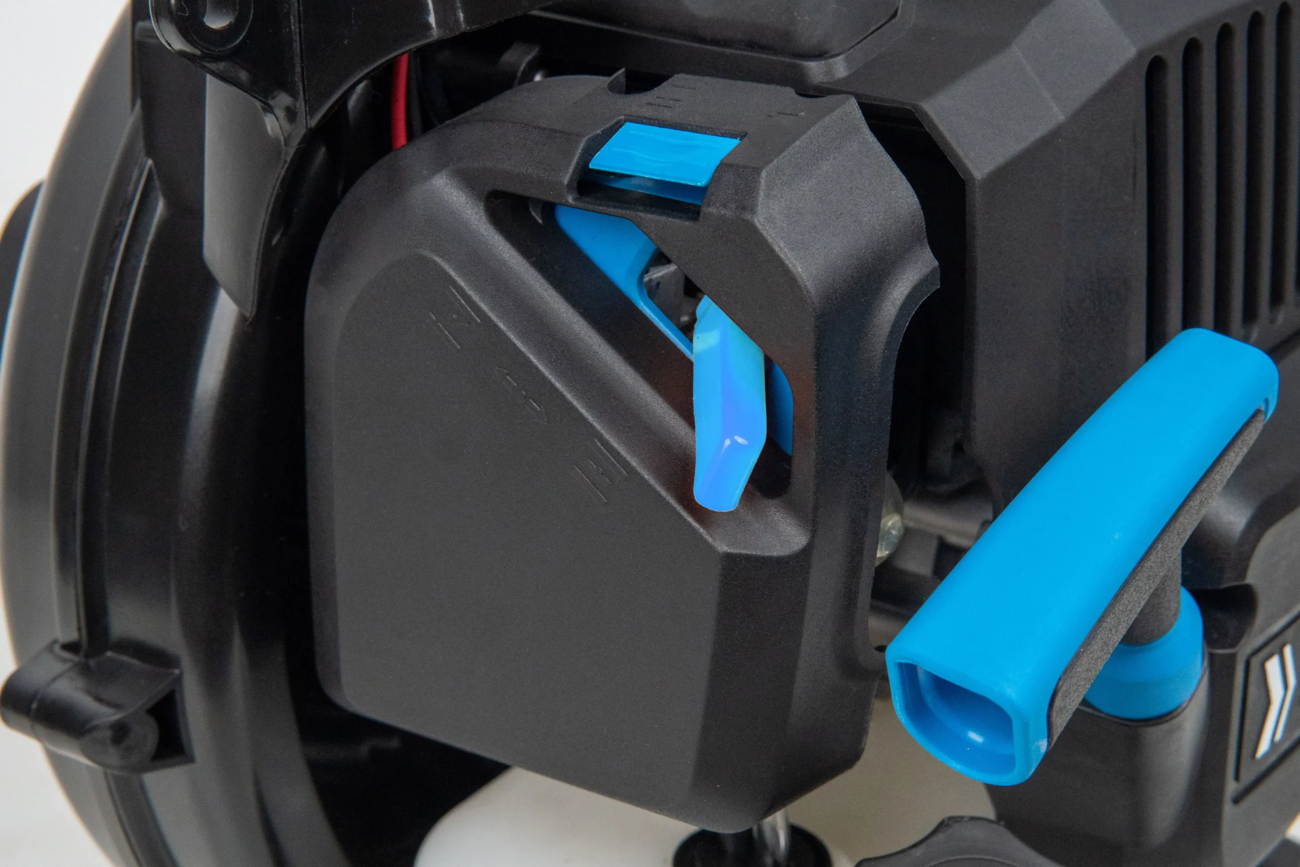 Mac Allister MBVP25 Petrol Garden Blower & Vacuum 10 Mac Allister MBVP25 Petrol Garden Blower & Vacuum - Image 8