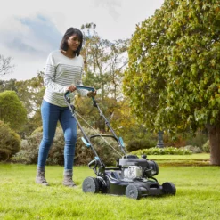Mac Allister MLMP300H40 125cc Petrol Rotary Lawnmower -Gardens And Landscaping mac allister mlmp300h40 125cc petrol rotary lawnmower5059340124537 02i
