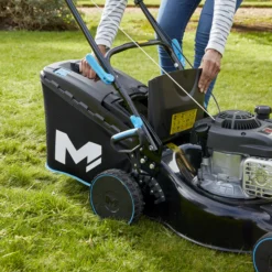Mac Allister MLMP300H40 125cc Petrol Rotary Lawnmower -Gardens And Landscaping mac allister mlmp300h40 125cc petrol rotary lawnmower5059340124537 03i