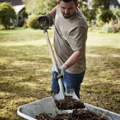 Magnusson Wooden Square D Handle Shovel -Gardens And Landscaping magnusson wooden square d handle shovel5059340086583 01i