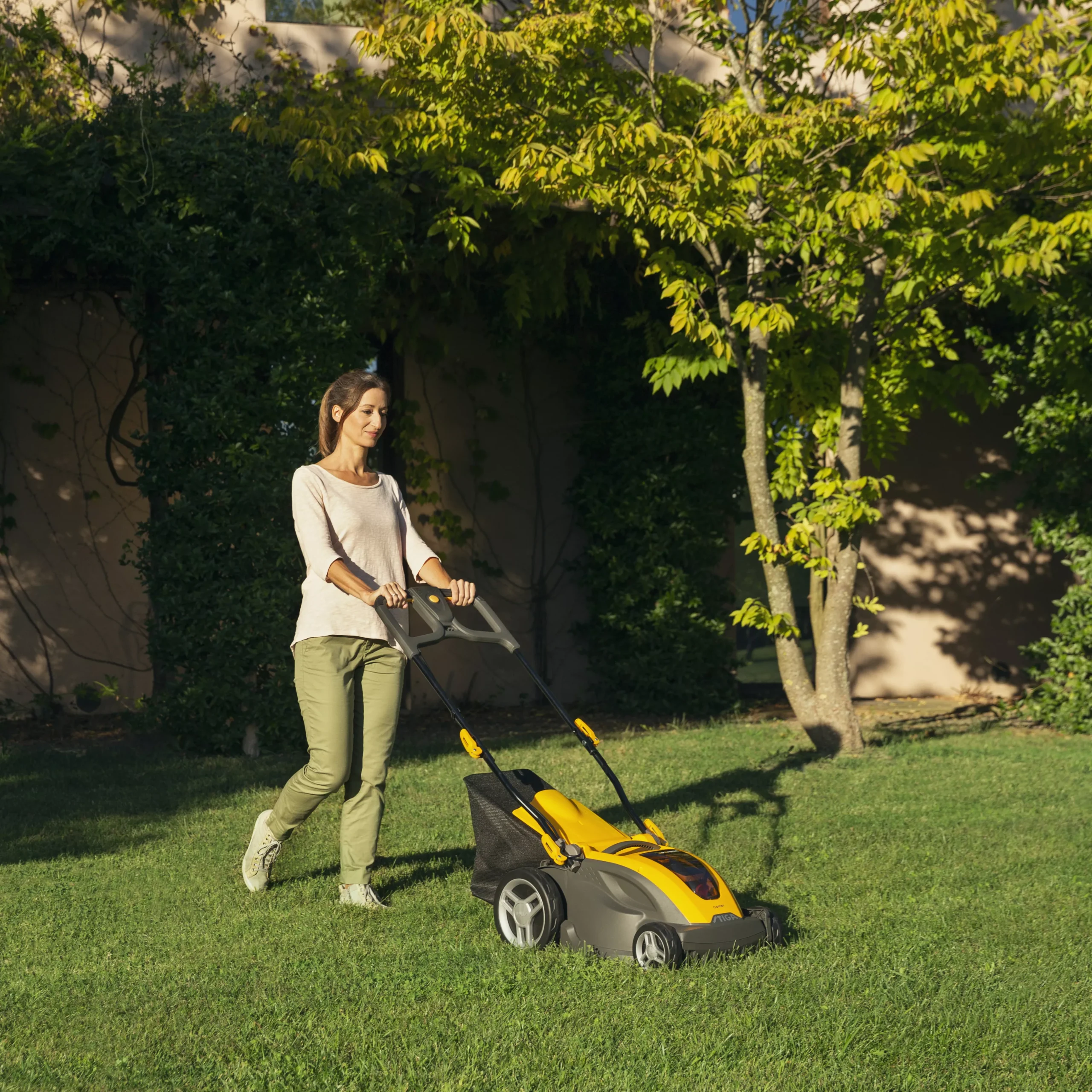 Stiga 48V Range Combi 340e Kit / 294386068/UKS Cordless 48V Rotary Lawnmower 12 Stiga 48V Range Combi 340e Kit / 294386068/UKS Cordless 48V Rotary Lawnmower - Image 10